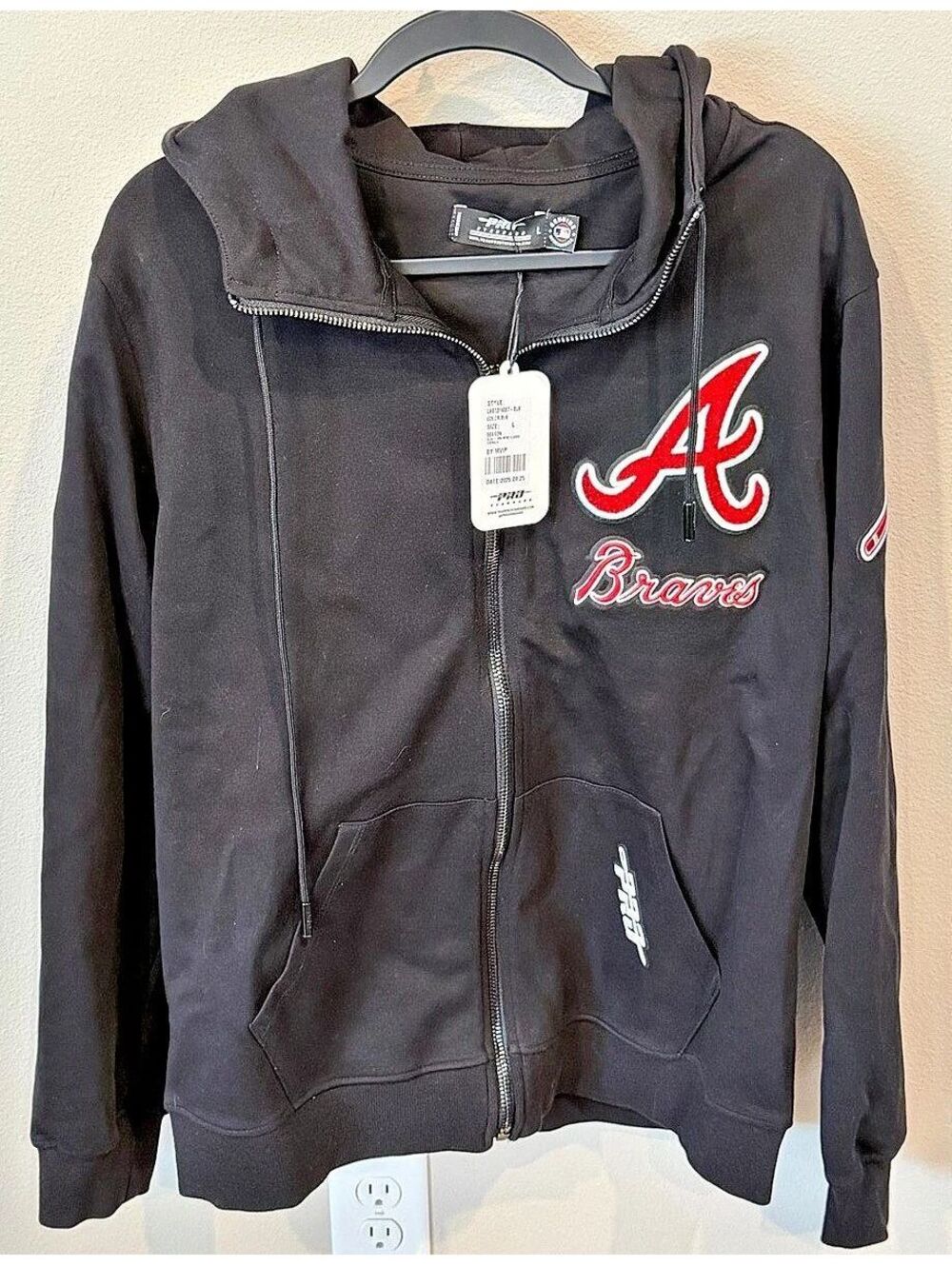 MLB Atlanta Braves full-zip hooded jacket - Men's Large - Nothing but the best!